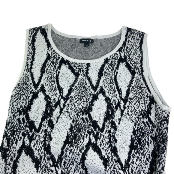 Torrid Knit Snakeskin Dress in Black and Grey - Picture 3 of 6